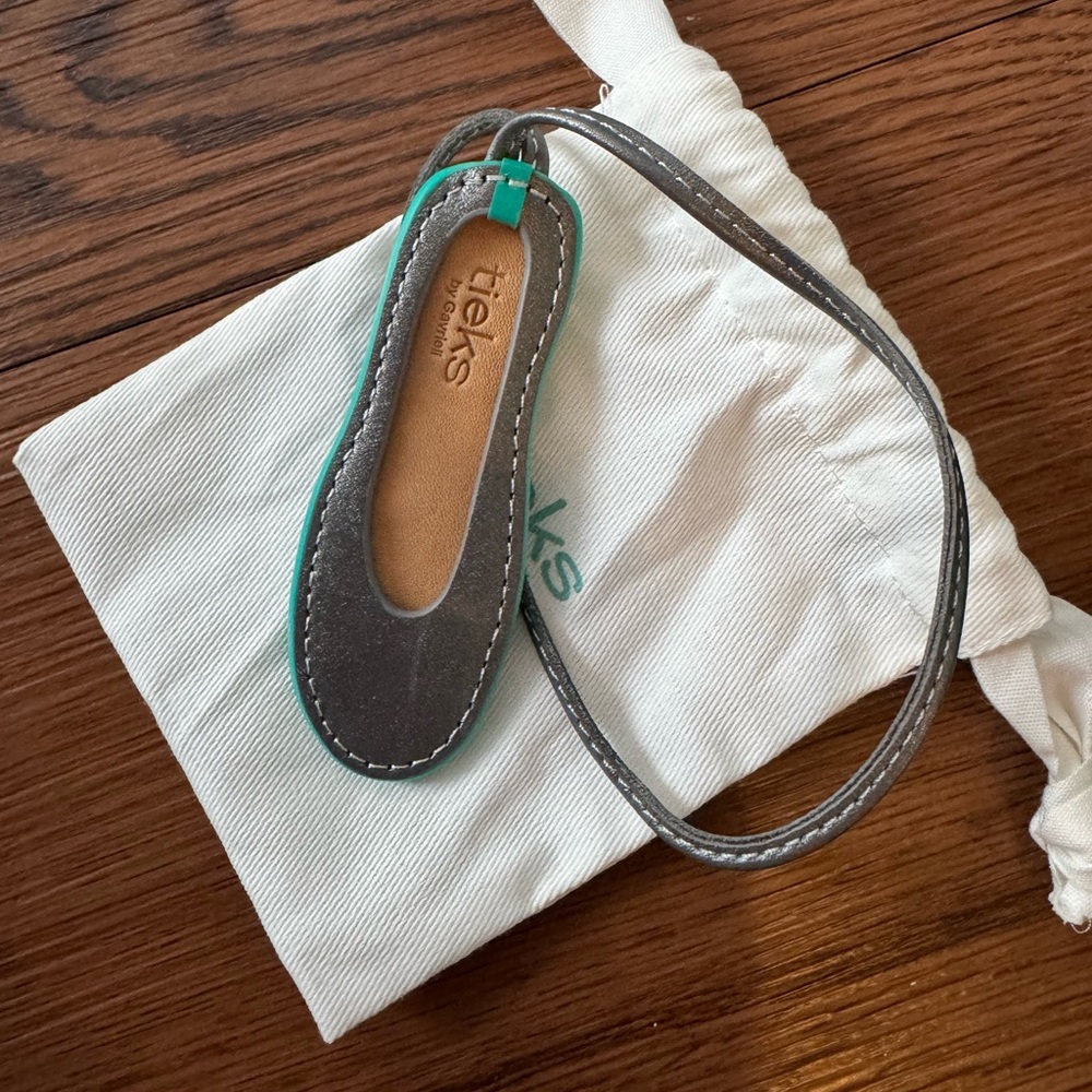 Tieks Bag Charm Metallic Pewter. Pouch included